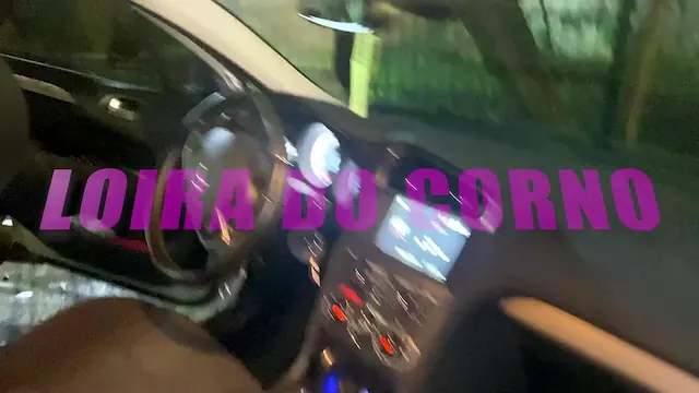 Loira safada dando para a estranho na rua