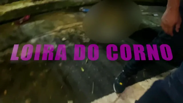 Loira safada dando para a estranho na rua