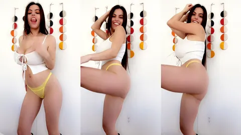 Peituda tarada se masturbando em live