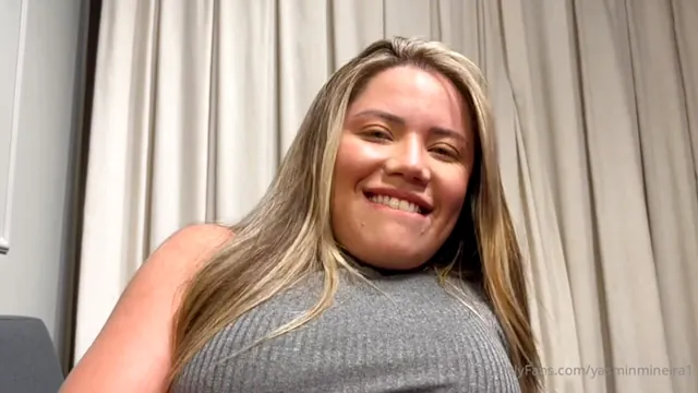 Yasmin mineira safada dando o cuzinho