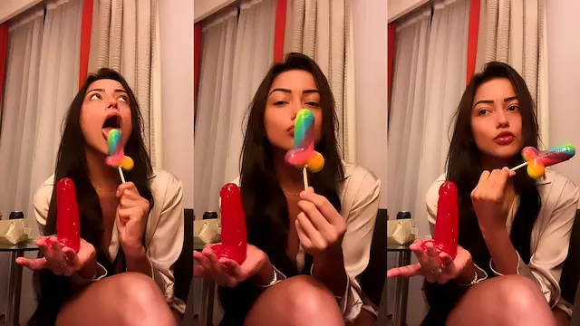 Karlyane Menezes chupando seu pirulito