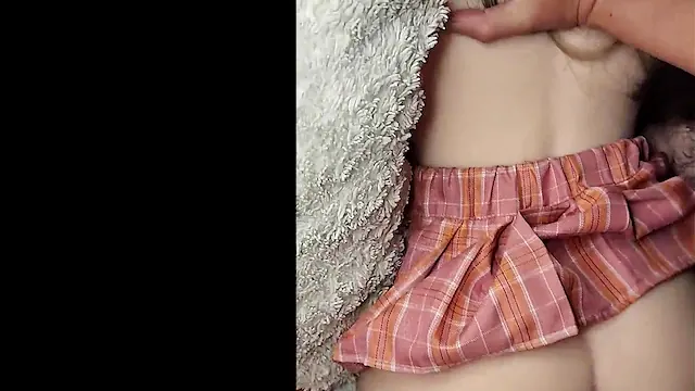 Novinha de 18 anos transando com um homem mais velho