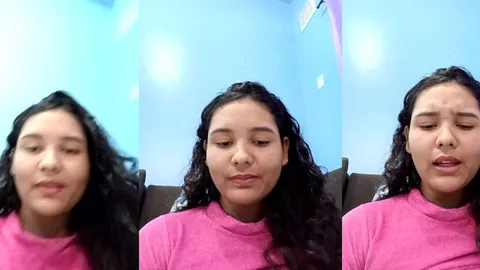 Moreninha arrombando o cuzinho com consolo