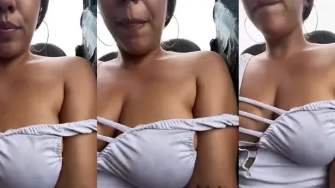 Morena xoxotuda se exibindo no ônibus nua