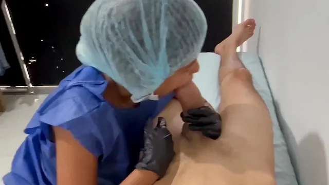 Massagista transando com cliente pauzudo