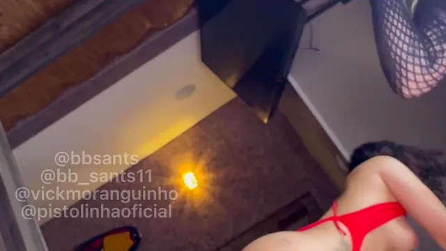 Anão pistolinha fodendo duas gostosas brasileiras