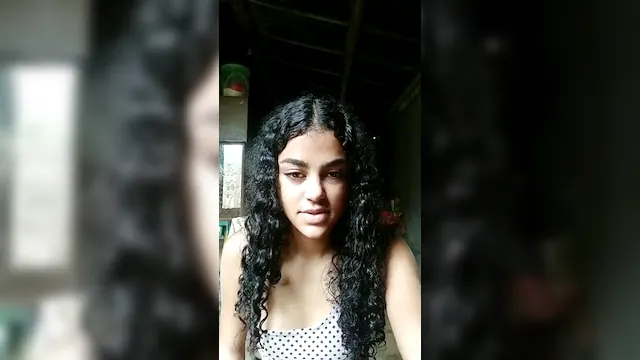 Gostosa Raylla fazendo Live sem calcinha na frente do irmão