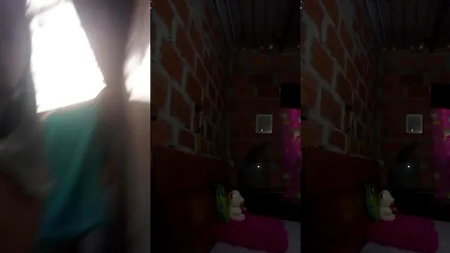 Moreninha do interior fazendo live nua em casa