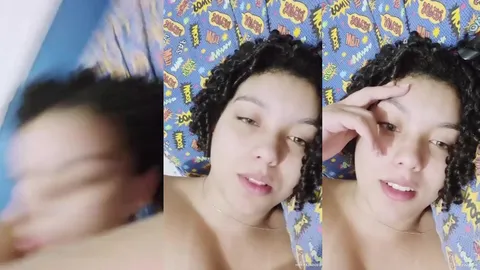 Corninho filming his girlfriend naked talking to the chat