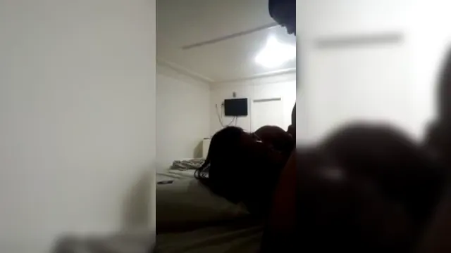 (CORNO) ESPOSA TRAINDO O MARIDO COM O MELHOR AMIGO DELE