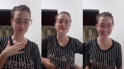 Sem vergonha mostrando os peitões ao vivo