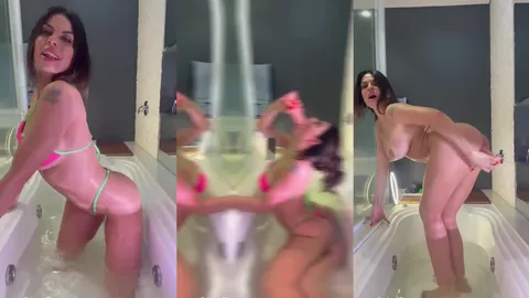 peituda Fabiane na banheira tomando banho