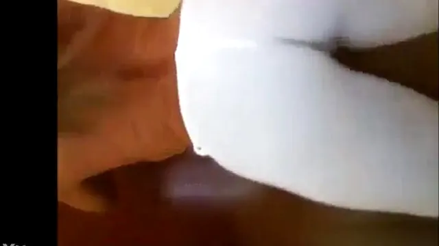 Loira gostosa mostra o MATERIAL
