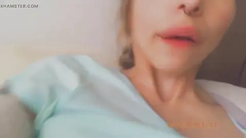 Safada tocando siririca