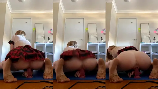 Loirinha sentando em um consolo gigante e arrombando sua bucetinha