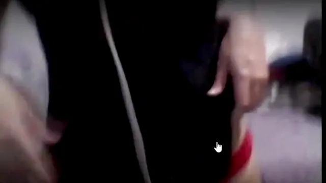 Novinha caiu na Net só de calcinha exibindo os peitos