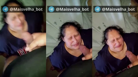Novinho gozando na cara da merendeira da escola