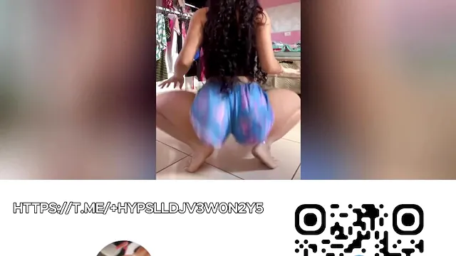 Thick Brazilian Funkeira Twerks on Cock Like Funk Dancing