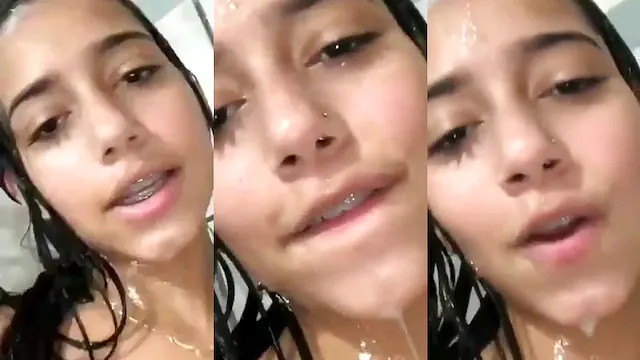 Novinha se exibindo no banho 2