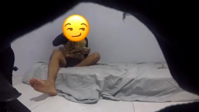 Novinha caiu na lábia do primo e deu a buceta | Completo no link da descrição