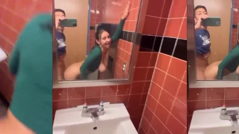 Novinha fudendo no banheiro da faculdade