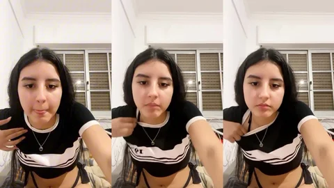 Amateur Girl Shows Everything on Live Stream
