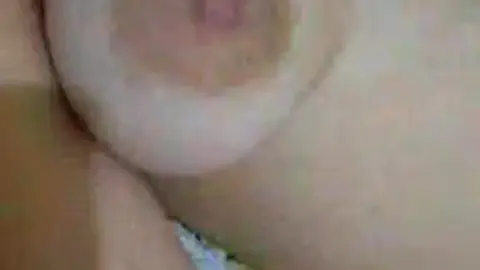 Branquinha safada mostrando a buceta - @hotlivesvipbot