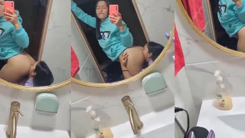 Novinha chupou tanto o cu da amiga que ela se molhou todinha