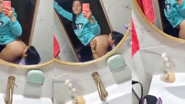 Novinha chupou tanto o cu da amiga que ela se molhou todinha