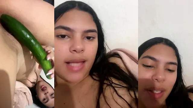 ENFIOU O PEPINO NA XERECA ENQUANTO CONVERSAVA NA LIVE