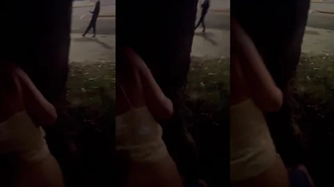 Uma rapidinha na rua atrás da árvore