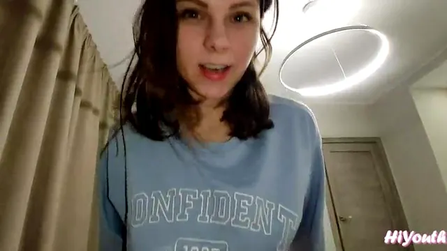 Linda safadinha estava com tédio e resolveu irritar o primo