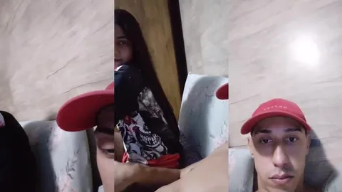 Corno filmando a namorada mandando ela tirar a roupa