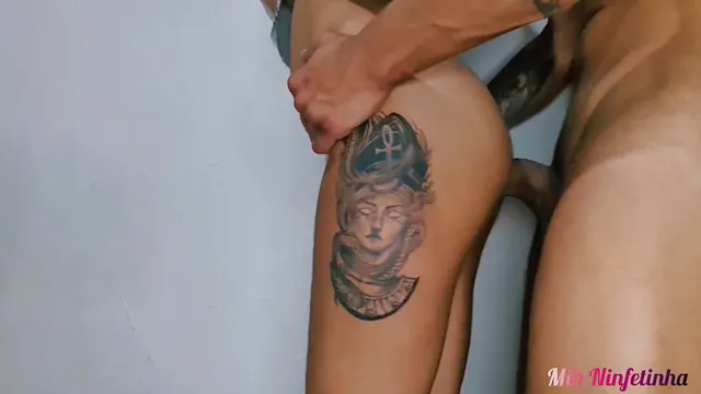Novinha não teve medo de dar o cuzinho apertadinho