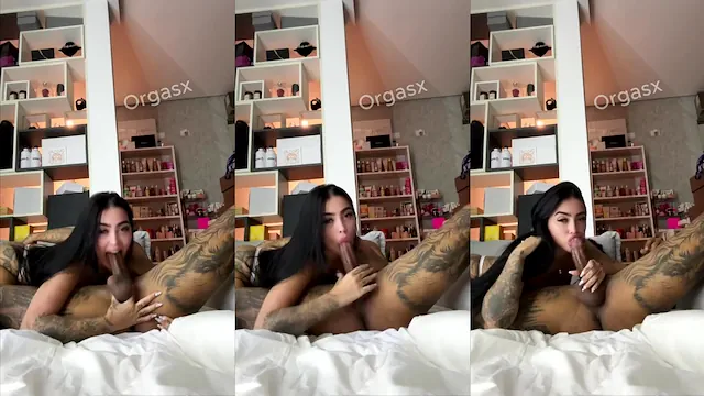 Badmi fazendo garganta profunda