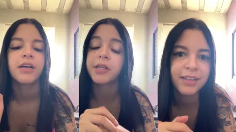 Novinhas gêmeas se comendo e interagindo com o chat