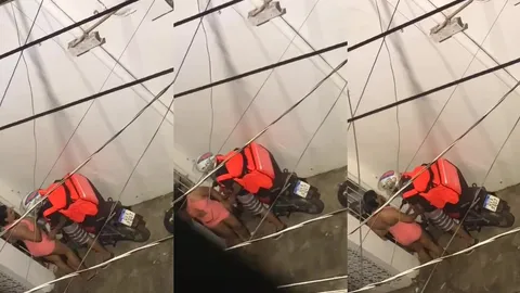 Married woman had no money to pay so she sucked the delivery boy