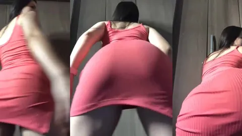 Esposinha ninfeta se exibindo na frente da câmera