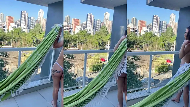 novinha Rafaela Lima esfregando a xota na rede