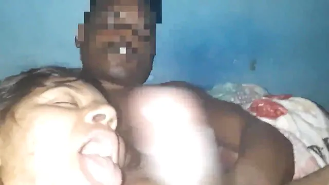 Mulher casada com amante chupando gostoso