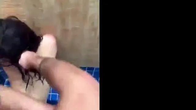 Convidaram ela para a piscina só que ela não sabia que ia ser devorada pelos machos lá