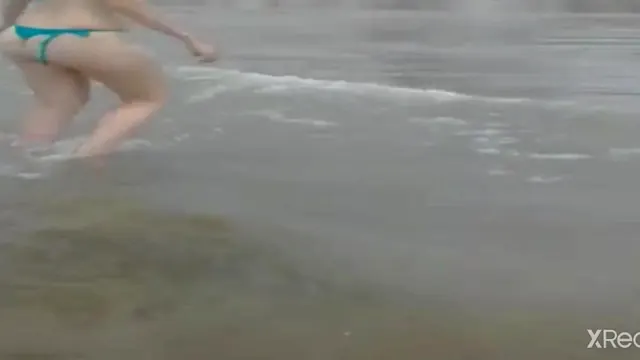 minha esposa na praia