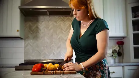 FILHA SAFADA COM TESÃO NA MADRASTA - LEGENDADO
