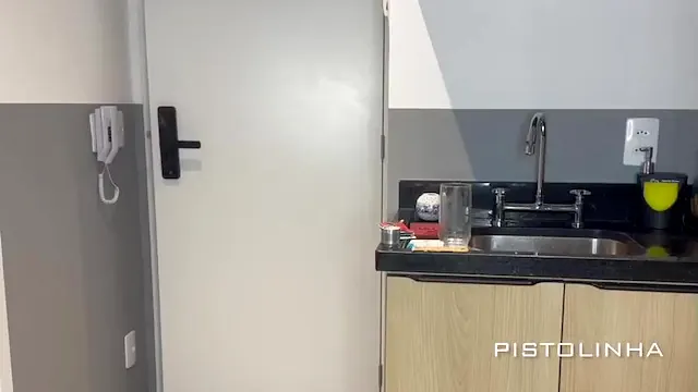 Morena safada fodendo com anao dotado
