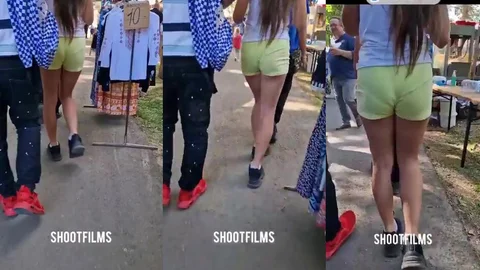 Ninfetinha de shortinhos entando na bundinha