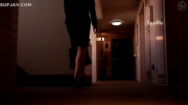 ENTREGADOR FODE A JAPONESA CASADA -LEGENDADO
