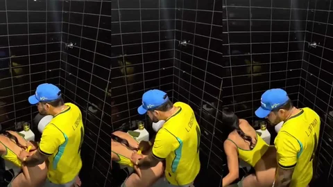 Fudendo no banheiro