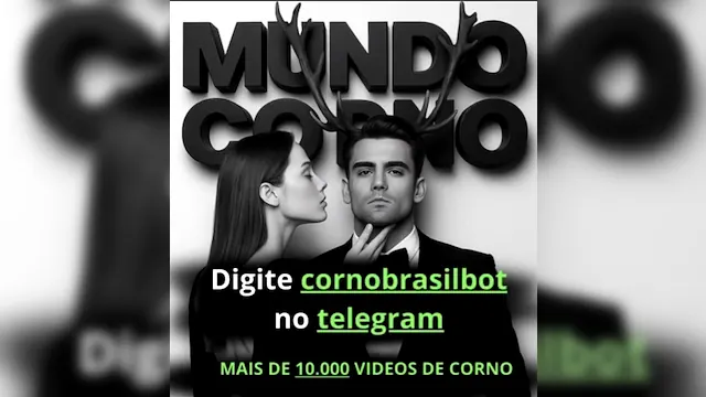 Casada feliz com o presente do seu corninho manso