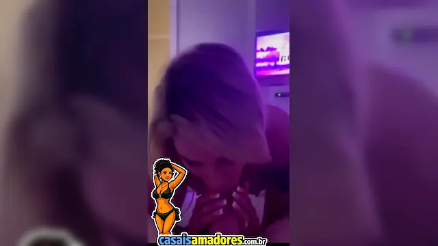 LOIRA GOSTOSA CHUPANDO NO MOTEL