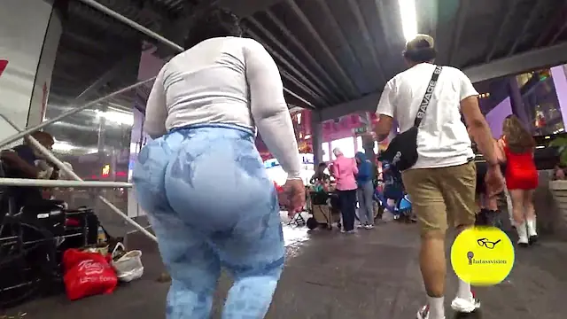 Thick Latina Shows Off Her Huge Ass